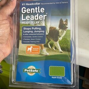 PetSafe Gentle Leader Head Collar for Medium Size Dogs (25-60lbs)